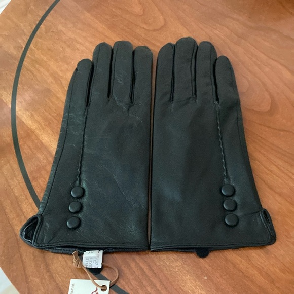 Leather Gloves - Picture 1 of 7